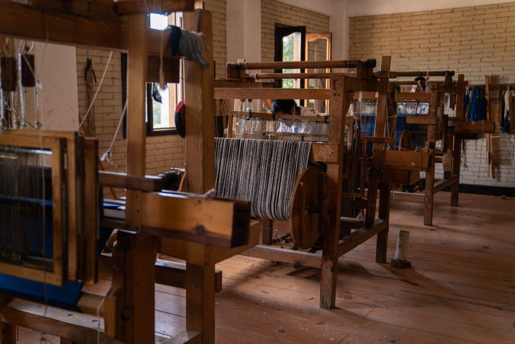 taller de artesanos maestros textil bordado tlahuitoltepec
